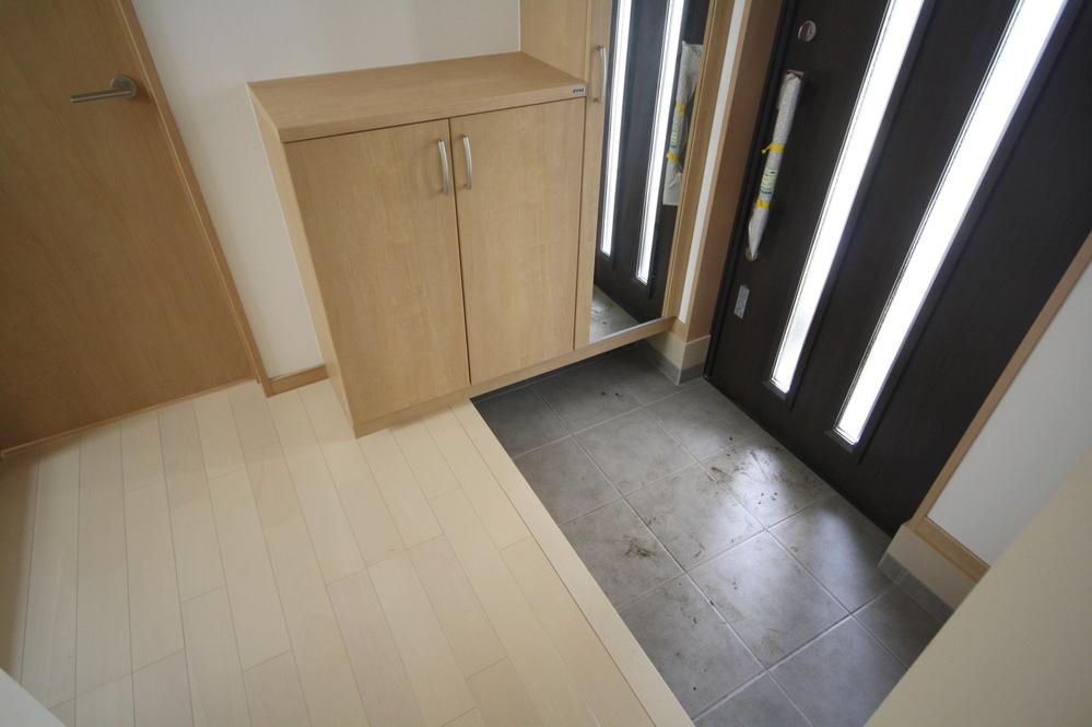 Entrance. Local Photos