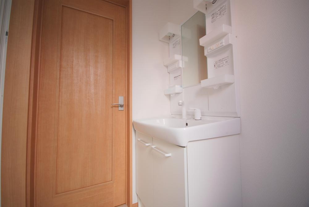 Wash basin, toilet. Local (12 May 2013) Shooting