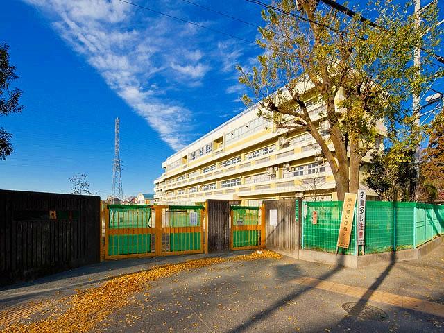 Primary school. Kokubunji stand up to the second elementary school 610m