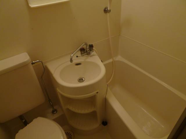 Bath. Effortless unit bus cleaning