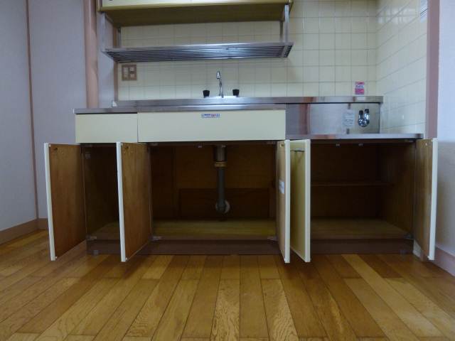 Kitchen. Kitchen storage lot