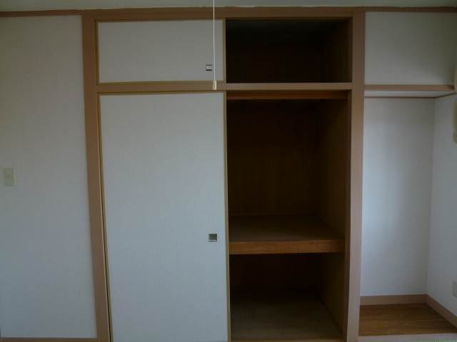 Receipt. Closet large capacity