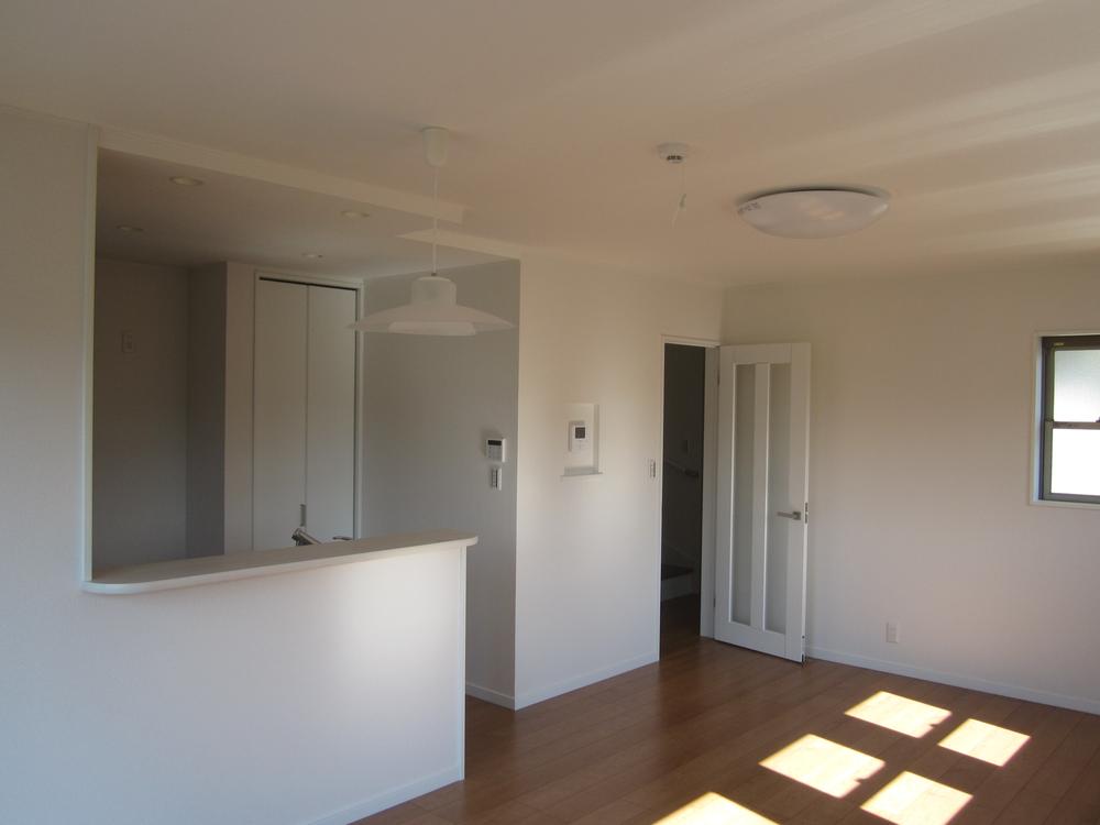 Same specifications photos (living). ● same specifications: Living