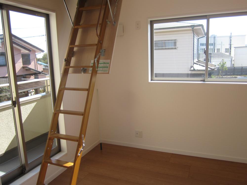 Same specifications photos (Other introspection). ● same specifications: attic storage ladder