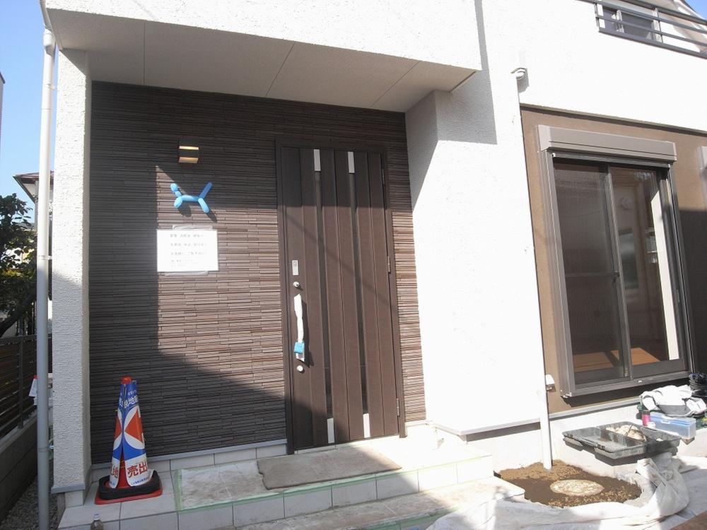 Entrance. Entrance to the accent