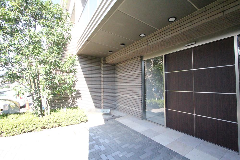 Entrance. Common areas