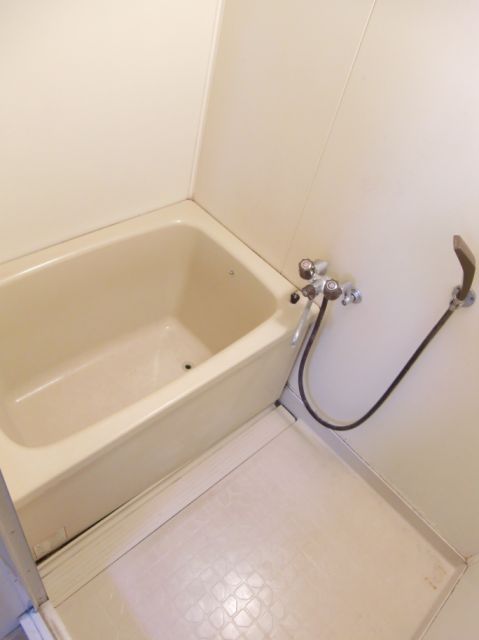 Bath. bus ・ It is another toilet