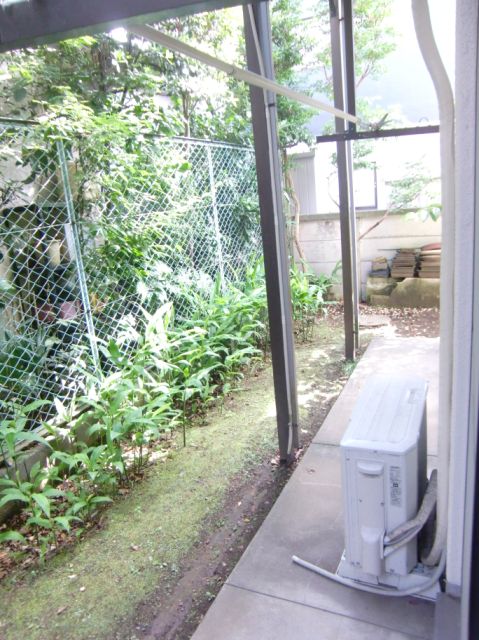 Balcony. Jose also futon