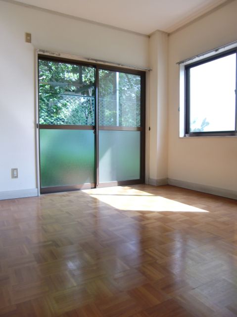 Living and room. All rooms angle is room