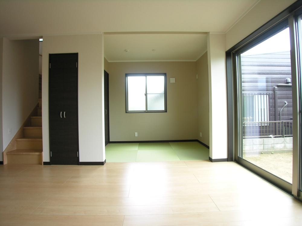 Same specifications photos (living). Same specifications ● living in stairs