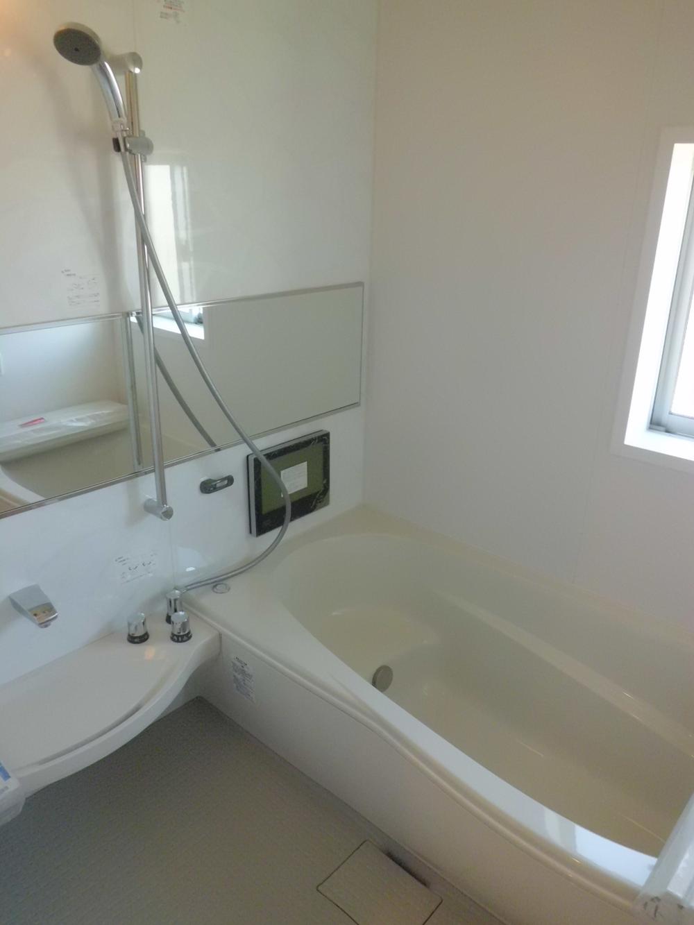 Other Equipment. Adopted FRP bathtubs and bathroom drying heater. Laundry will not dry out even on rainy days!