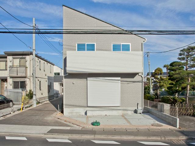 Local appearance photo. Local (12 May 2013) Shooting