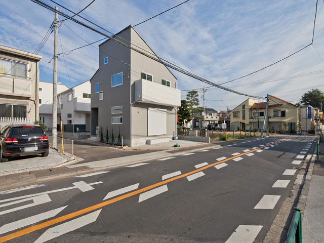 Local photos, including front road. Local (12 May 2013) Shooting