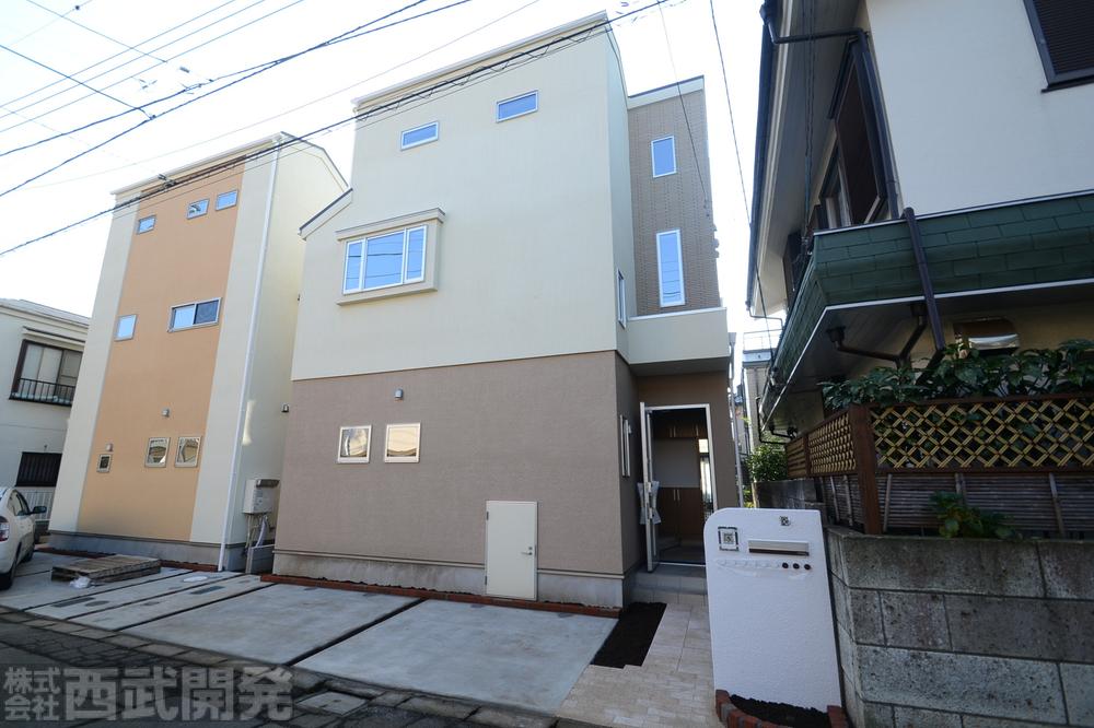 Local appearance photo. Local (11 May 2013) Shooting