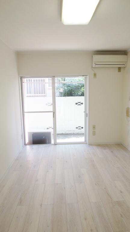 Living and room. A bright room