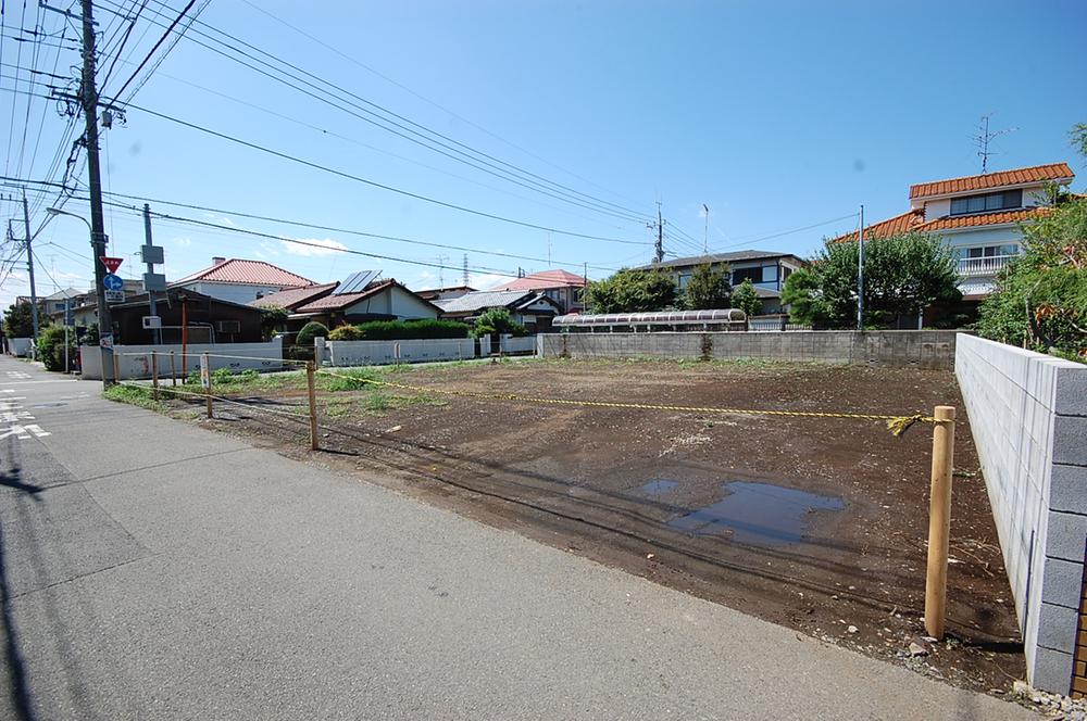 Local photos, including front road. Local Photos