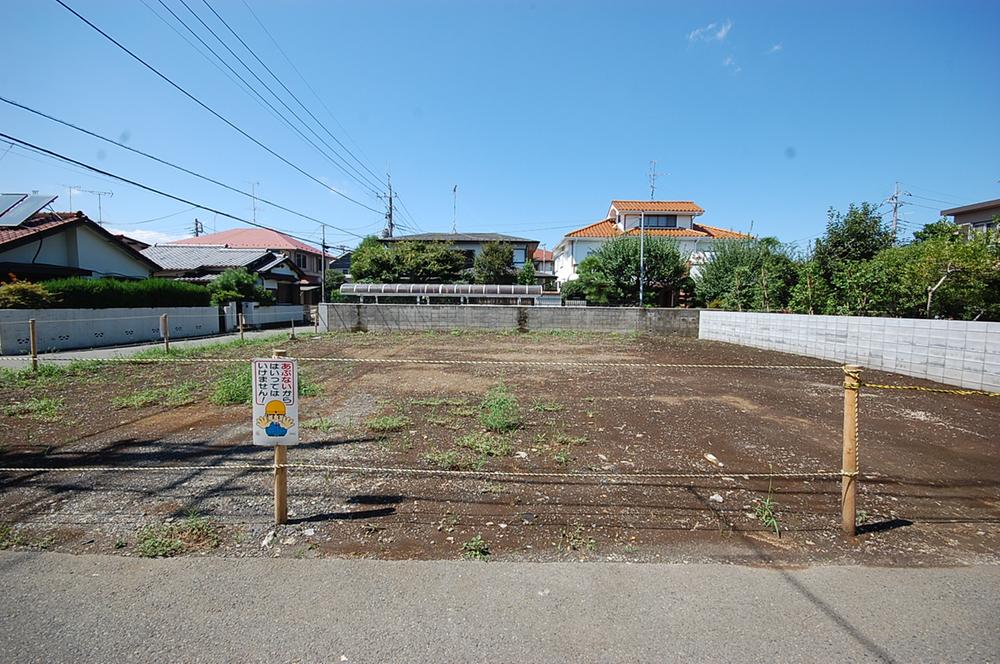 Local photos, including front road. Local Photos