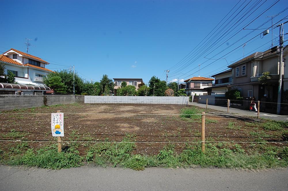 Local photos, including front road. Local Photos