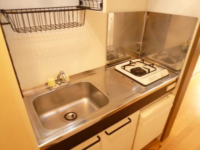 Kitchen. Glad Gasukitchin