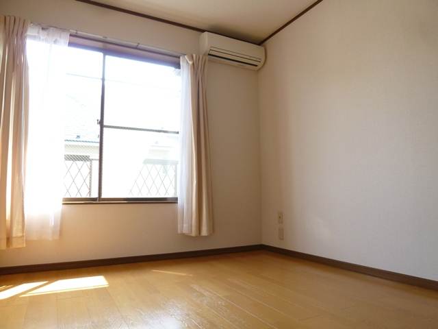 Living and room. Sunny 6 Pledge