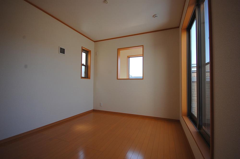 Non-living room. Local Photos