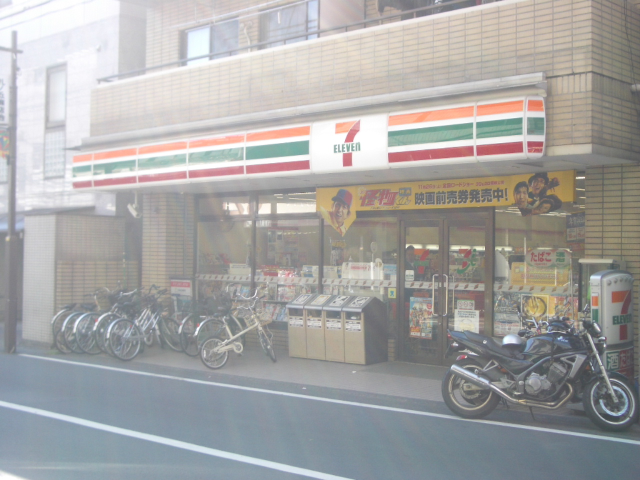 Convenience store. Seven-Eleven (convenience store) up to 100m