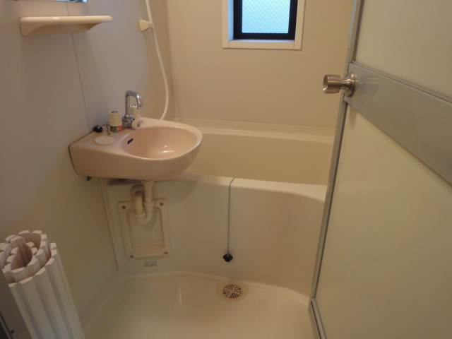 Bath. I want to immerse in the bath after all.