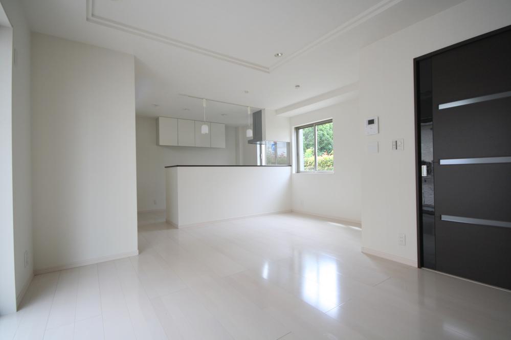 Living. Local Photos