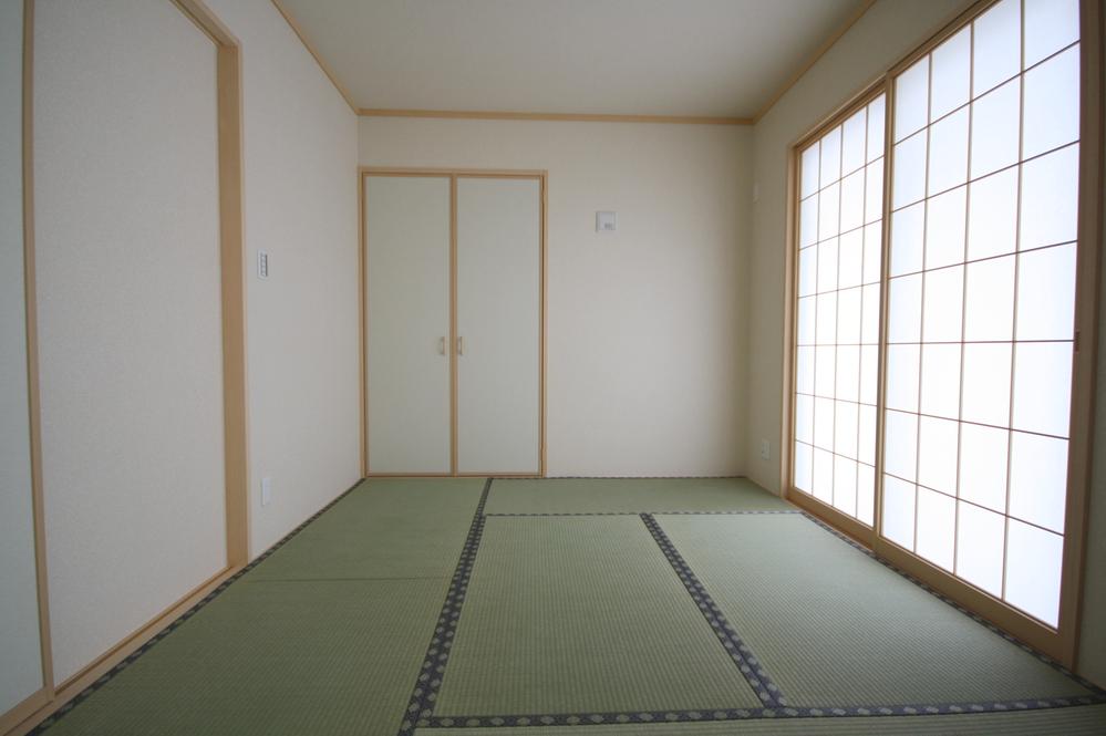 Non-living room. Local Photos