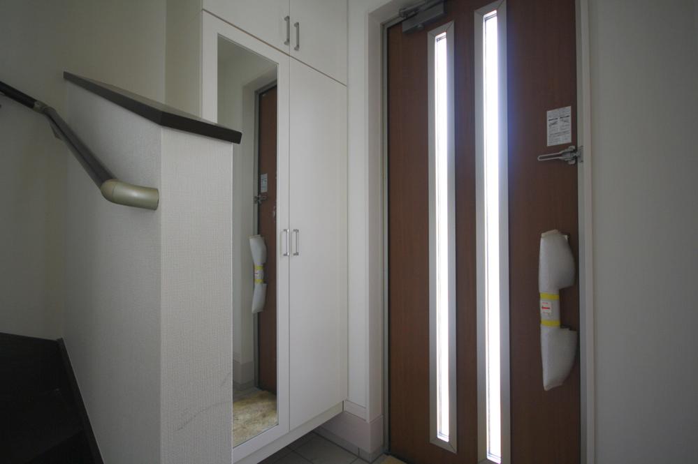 Entrance. Local Photos