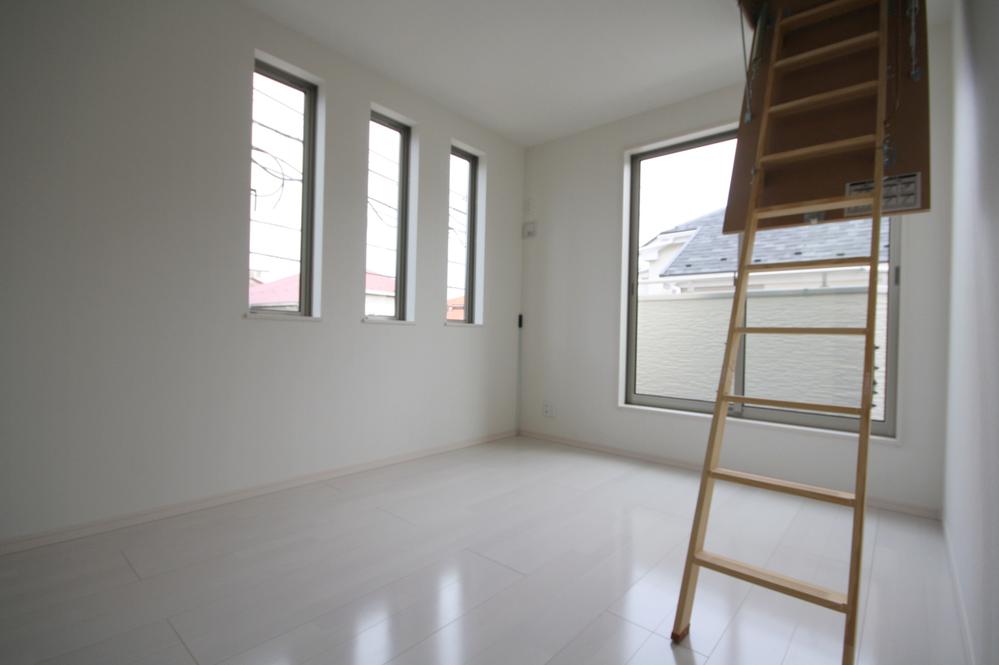 Non-living room. Local Photos