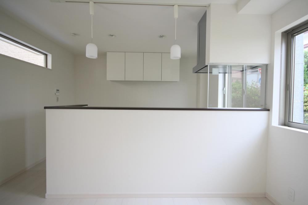 Kitchen. Local Photos