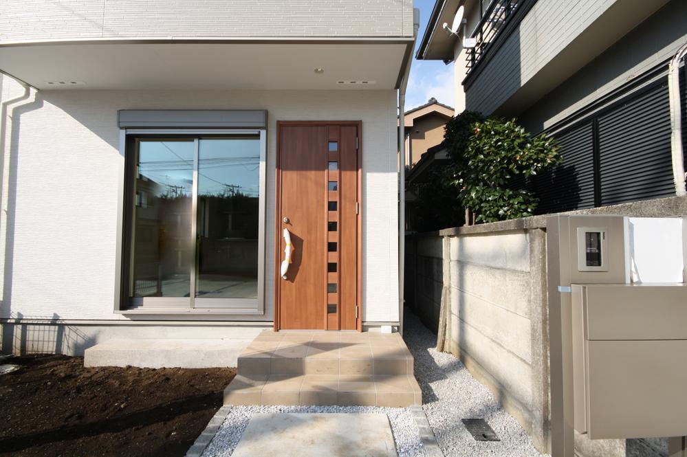 Entrance. Local (11 May 2013) Shooting