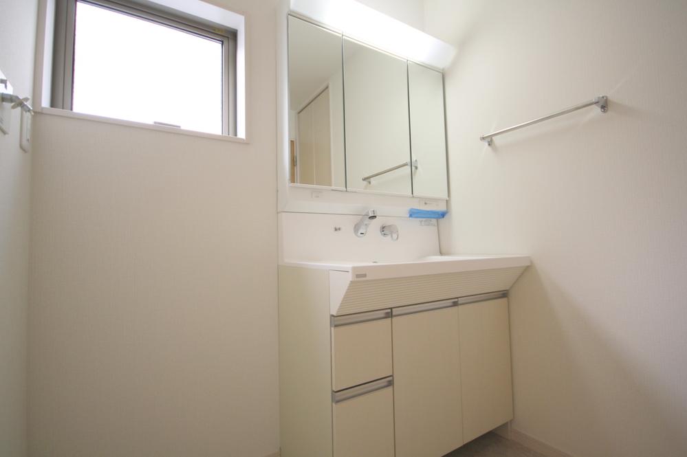 Wash basin, toilet. Indoor (11 May 2013) Shooting