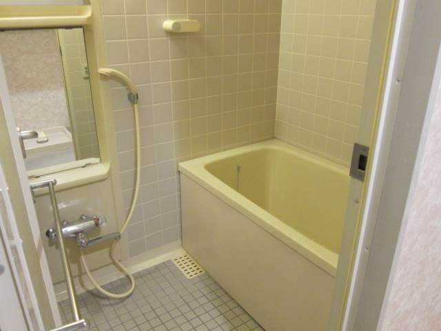 Bath. Reheating possible