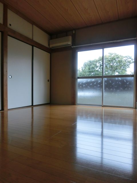 Living and room. This room of a storage flooring ☆