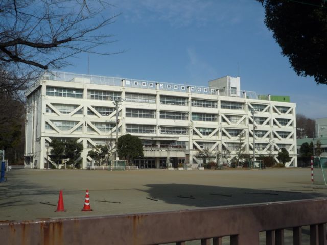Junior high school. 1900m to Municipal Fuchu seventh junior high school (junior high school)