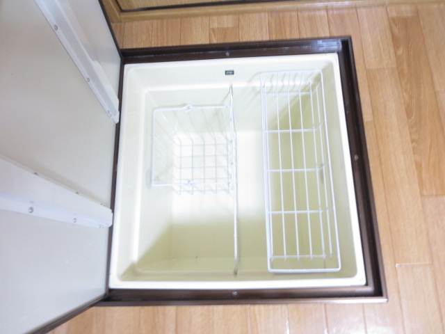 Receipt. There is one floor only under-floor storage