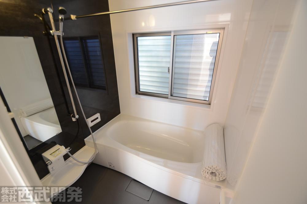Bathroom. Hitotsubo ・ Window barrier-free type ventilation drying with machine bathroom