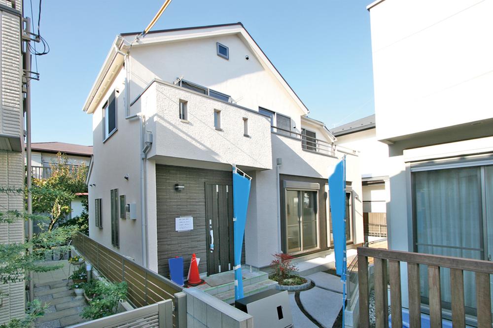 Local appearance photo. Local (11 May 2012) shooting Selling local