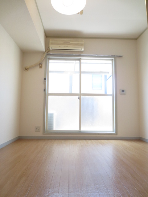 Living and room. A bright room ☆