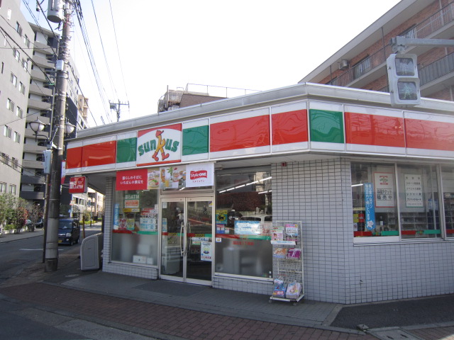 Convenience store. 903m until Thanksgiving (convenience store)