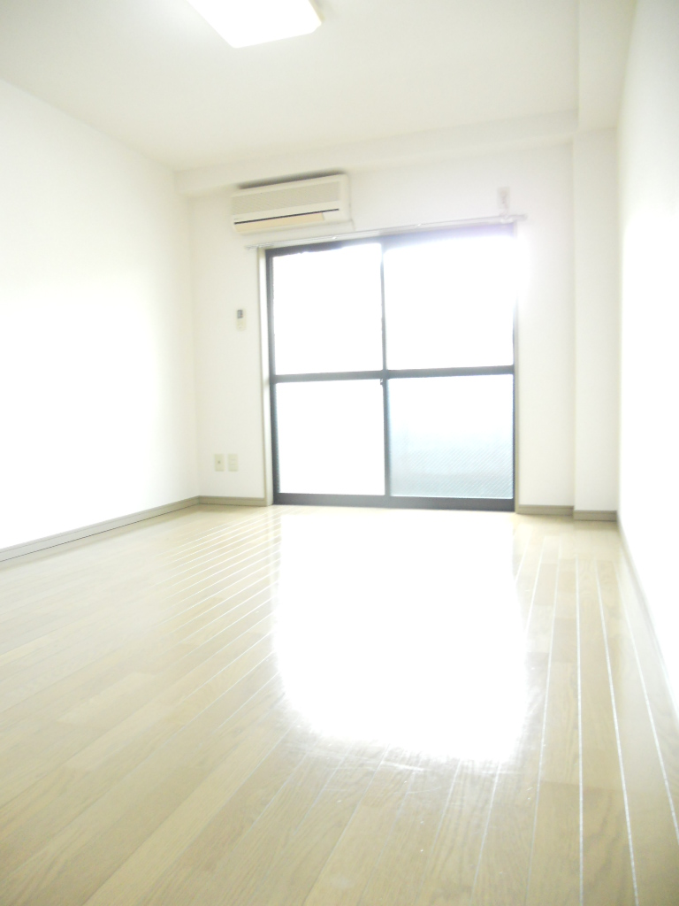 Living and room. 7 Pledge