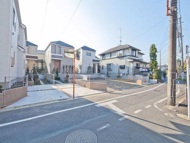 Local photos, including front road. Local (12 May 2013) Shooting