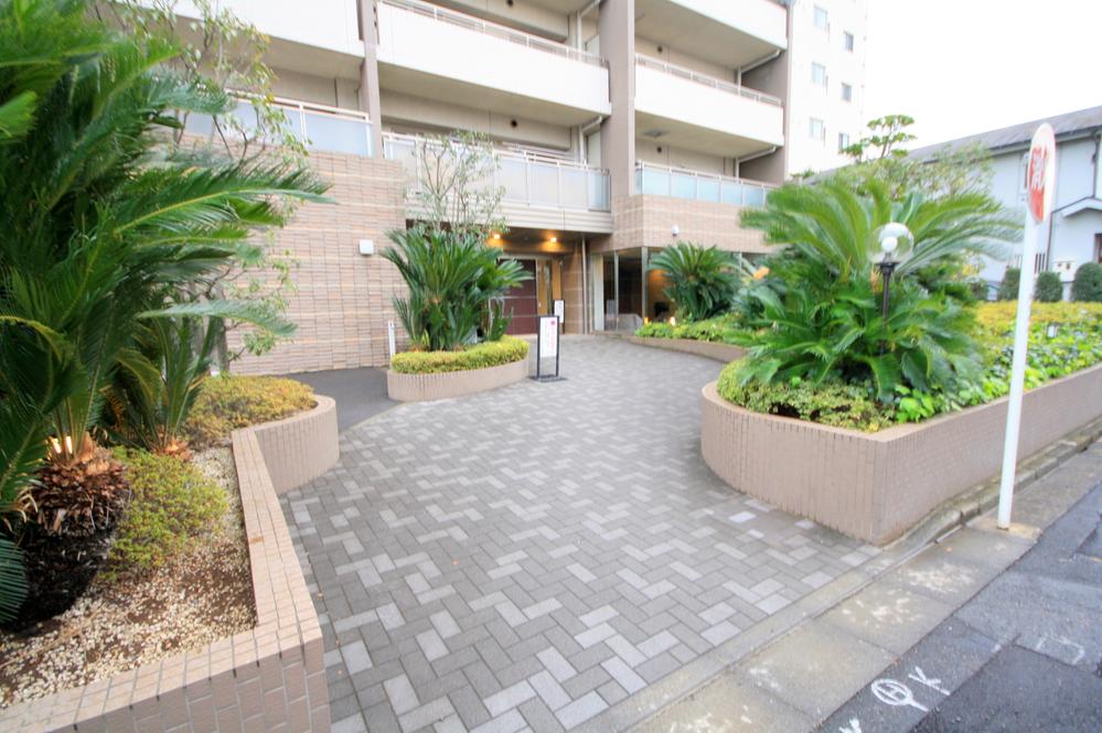 Entrance. Common areas