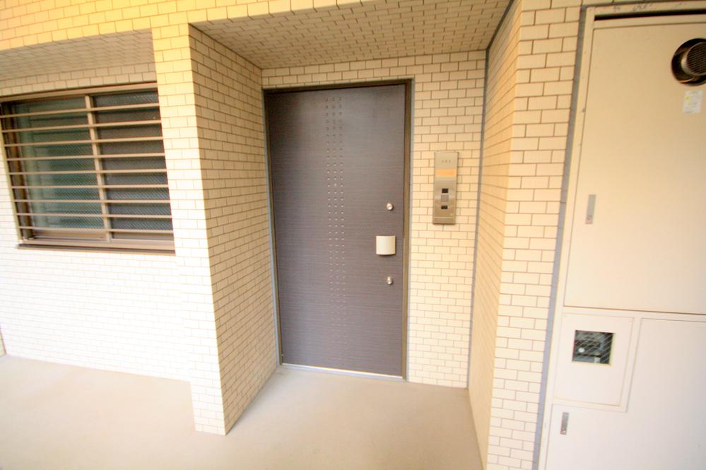 Entrance. Local (12 May 2013) Shooting