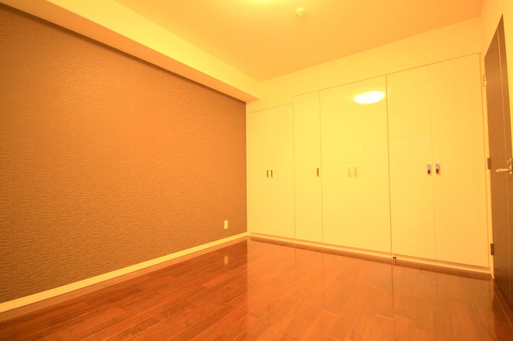 Non-living room. Indoor (12 May 2013) Shooting