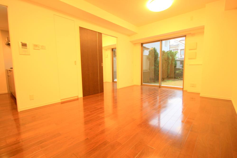 Living. Indoor (12 May 2013) Shooting