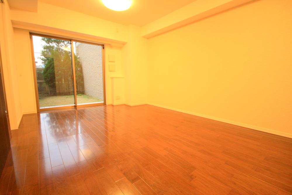 Living. Indoor (12 May 2013) Shooting