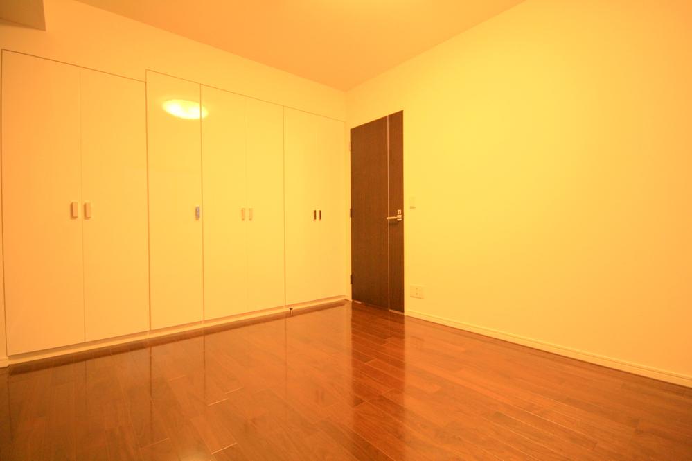 Non-living room. Indoor (12 May 2013) Shooting